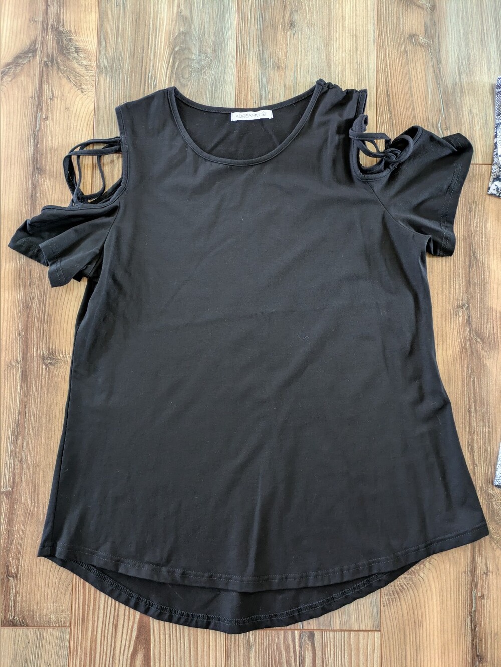 ADREAMLY Bundle of 2 Cold Shoulder Short Sleeve Tops Snake Print & Black Large - Picture 3 of 10